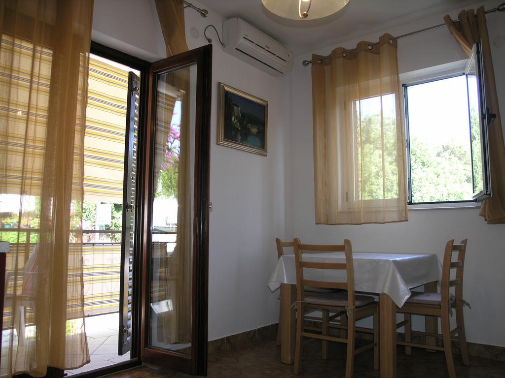 Apartments Rubinic Jelsa  Cameră foto